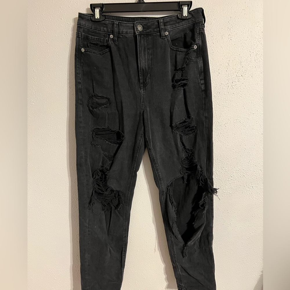 AE MOM JEAN DISTRESSED